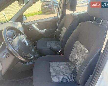 Білий Дачія Sandero, об'ємом двигуна 1.2 л та пробігом 220 тис. км за 4250 $, фото 9 на Automoto.ua