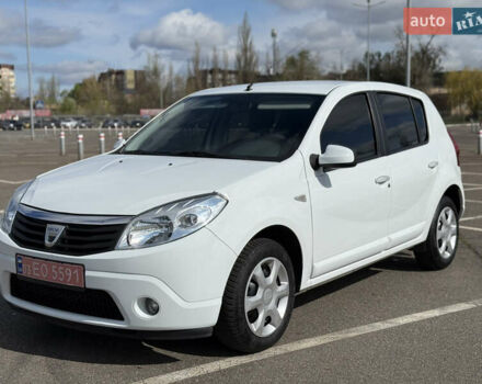 Белый Дачия Сандеро, объемом двигателя 1.6 л и пробегом 160 тыс. км за 5900 $, фото 1 на Automoto.ua