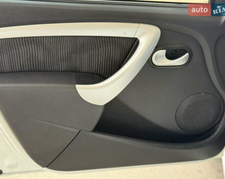 Белый Дачия Сандеро, объемом двигателя 1.6 л и пробегом 160 тыс. км за 5900 $, фото 10 на Automoto.ua