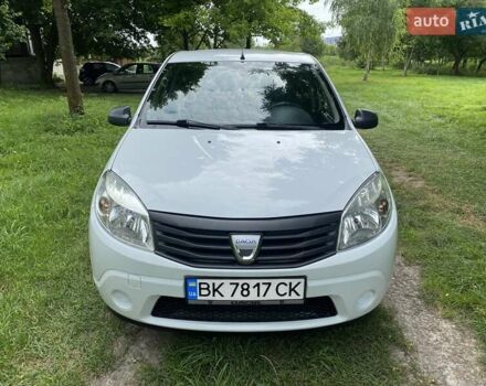 Білий Дачія Sandero, об'ємом двигуна 1.15 л та пробігом 157 тис. км за 4000 $, фото 1 на Automoto.ua