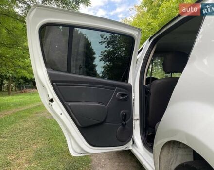 Білий Дачія Sandero, об'ємом двигуна 1.15 л та пробігом 157 тис. км за 4000 $, фото 14 на Automoto.ua