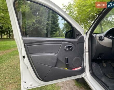 Білий Дачія Sandero, об'ємом двигуна 1.15 л та пробігом 157 тис. км за 4000 $, фото 10 на Automoto.ua