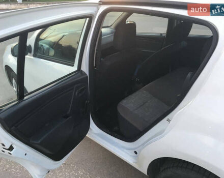 Белый Дачия Сандеро, объемом двигателя 1.1 л и пробегом 185 тыс. км за 4200 $, фото 9 на Automoto.ua