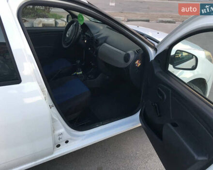 Белый Дачия Сандеро, объемом двигателя 1.1 л и пробегом 185 тыс. км за 4200 $, фото 11 на Automoto.ua