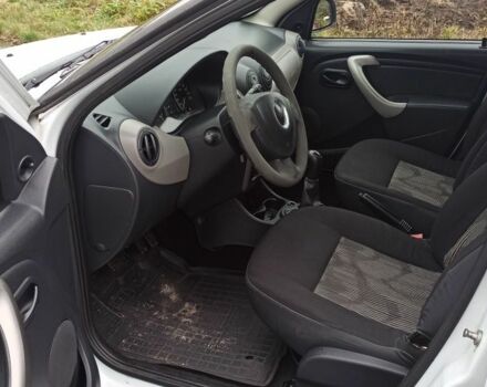 Белый Дачия Сандеро, объемом двигателя 1.1 л и пробегом 340 тыс. км за 3600 $, фото 7 на Automoto.ua