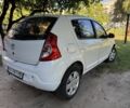 Дачия Сандеро 2012 в Кролевце на Automoto.ua Белый Дачия Сандеро, объемом двигателя 1.6 л и пробегом 180 тыс. км за 6300 $, фото 3 на Automoto.ua