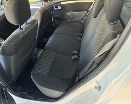 Дачия Сандеро 2012 в Кролевце на Automoto.ua Белый Дачия Сандеро, объемом двигателя 1.6 л и пробегом 180 тыс. км за 6300 $, фото 5 на Automoto.ua