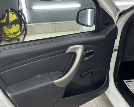 Белый Дачия Сандеро, объемом двигателя 1.2 л и пробегом 133 тыс. км за 4900 $, фото 2 на Automoto.ua