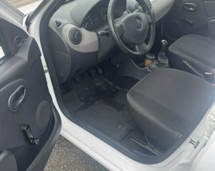 Белый Дачия Сандеро, объемом двигателя 1.2 л и пробегом 216 тыс. км за 3700 $, фото 11 на Automoto.ua