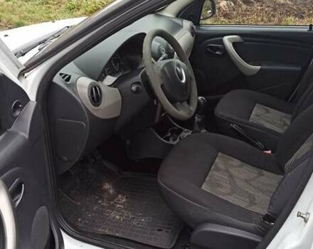 Белый Дачия Сандеро, объемом двигателя 1.1 л и пробегом 340 тыс. км за 3600 $, фото 6 на Automoto.ua