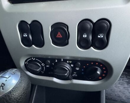 Дачия Сандеро 2012 в Кролевце на Automoto.ua Белый Дачия Сандеро, объемом двигателя 1.6 л и пробегом 180 тыс. км за 6300 $, фото 6 на Automoto.ua