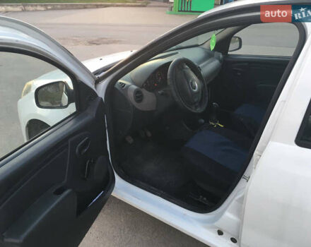 Белый Дачия Сандеро, объемом двигателя 1.1 л и пробегом 185 тыс. км за 4200 $, фото 8 на Automoto.ua