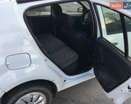 Белый Дачия Сандеро, объемом двигателя 1.1 л и пробегом 185 тыс. км за 4200 $, фото 10 на Automoto.ua