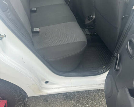 Белый Дачия Сандеро, объемом двигателя 1.2 л и пробегом 216 тыс. км за 3700 $, фото 18 на Automoto.ua