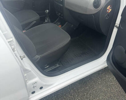 Белый Дачия Сандеро, объемом двигателя 1.15 л и пробегом 216 тыс. км за 3850 $, фото 23 на Automoto.ua