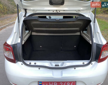 Білий Дачія Sandero, об'ємом двигуна 1.2 л та пробігом 122 тис. км за 4990 $, фото 15 на Automoto.ua