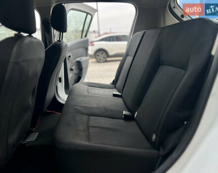 Белый Дачия Сандеро, объемом двигателя 1.2 л и пробегом 192 тыс. км за 3950 $, фото 9 на Automoto.ua