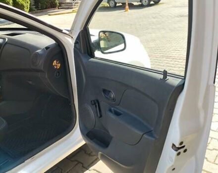 Белый Дачия Сандеро, объемом двигателя 1.1 л и пробегом 247 тыс. км за 3700 $, фото 1 на Automoto.ua