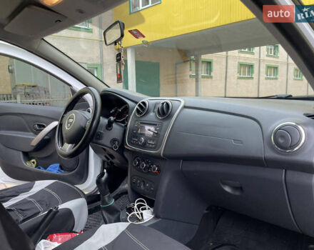 Белый Дачия Сандеро, объемом двигателя 0.9 л и пробегом 127 тыс. км за 5250 $, фото 29 на Automoto.ua