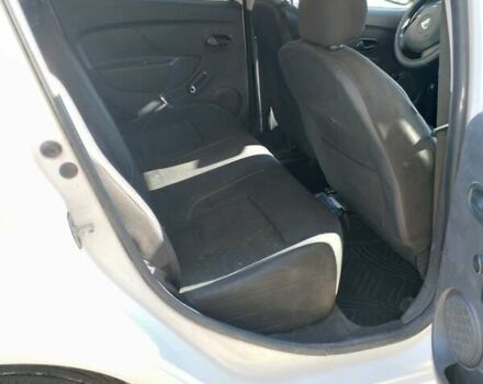 Белый Дачия Сандеро, объемом двигателя 1.1 л и пробегом 247 тыс. км за 3700 $, фото 2 на Automoto.ua