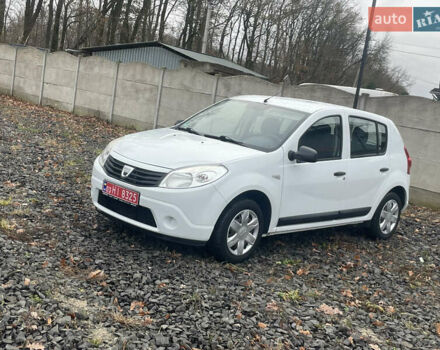 Белый Дачия Сандеро, объемом двигателя 1.2 л и пробегом 184 тыс. км за 4400 $, фото 1 на Automoto.ua