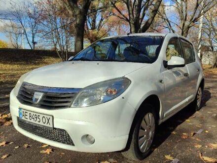 Белый Дачия Сандеро, объемом двигателя 1.39 л и пробегом 275 тыс. км за 3700 $, фото 1 на Automoto.ua