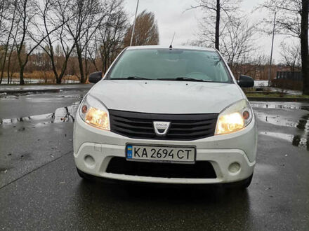 Дачія Sandero 2009 у Києві на Automoto.ua Білий Дачія Sandero, об'ємом двигуна 1.4 л та пробігом 280 тис. км за 3750 $, фото 1 на Automoto.ua
