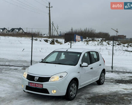 Белый Дачия Сандеро, объемом двигателя 1.2 л и пробегом 142 тыс. км за 5350 $, фото 1 на Automoto.ua