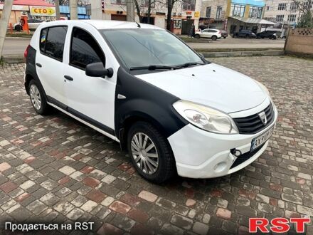 Белый Дачия Сандеро, объемом двигателя 1.4 л и пробегом 250 тыс. км за 2250 $, фото 1 на Automoto.ua