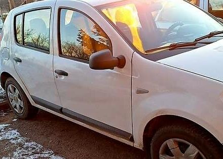 Белый Дачия Сандеро, объемом двигателя 1.4 л и пробегом 19 тыс. км за 5000 $, фото 1 на Automoto.ua