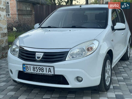 Дачія Sandero 2009 у Лубнах на Automoto.ua Білий Дачія Sandero, об'ємом двигуна 1.39 л та пробігом 171 тис. км за 5699 $, фото 1 на Automoto.ua