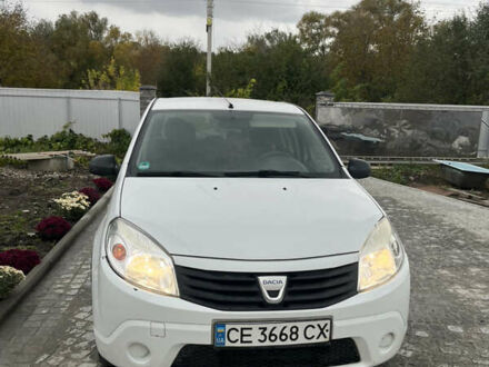 Дачия Сандеро 2009 в Кицмане на Automoto.ua Белый Дачия Сандеро, объемом двигателя 1.39 л и пробегом 200 тыс. км за 4100 $, фото 1 на Automoto.ua