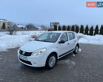 Белый Дачия Сандеро, объемом двигателя 1.5 л и пробегом 258 тыс. км за 3900 $, фото 1 на Automoto.ua