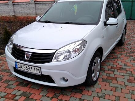Дачія Sandero 2010 у Малой Виске на Automoto.ua Білий Дачія Sandero, об'ємом двигуна 1.4 л та пробігом 220 тис. км за 5500 $, фото 1 на Automoto.ua
