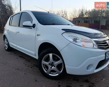 Білий Дачія Sandero, об'ємом двигуна 1.2 л та пробігом 233 тис. км за 4300 $, фото 1 на Automoto.ua