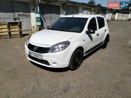 Білий Дачія Sandero, об'ємом двигуна 1.39 л та пробігом 138 тис. км за 3500 $, фото 1 на Automoto.ua