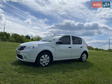 Дачія Sandero 2010 у Изяслве на Automoto.ua Білий Дачія Sandero, об'ємом двигуна 1.6 л та пробігом 210 тис. км за 4650 $, фото 1 на Automoto.ua