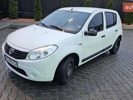 Белый Дачия Сандеро, объемом двигателя 1.5 л и пробегом 252 тыс. км за 5000 $, фото 1 на Automoto.ua