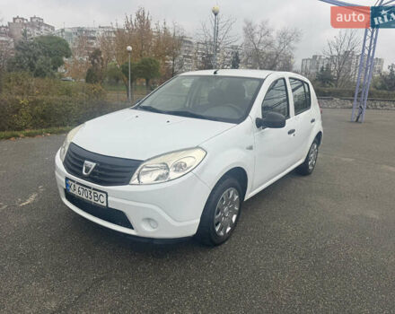 Белый Дачия Сандеро, объемом двигателя 1.15 л и пробегом 216 тыс. км за 3850 $, фото 1 на Automoto.ua