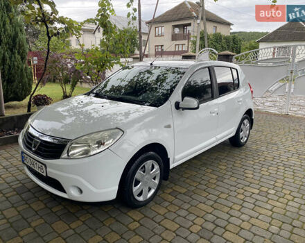 Білий Дачія Sandero, об'ємом двигуна 1.6 л та пробігом 271 тис. км за 4650 $, фото 1 на Automoto.ua