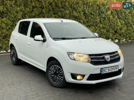 Белый Дачия Сандеро, объемом двигателя 0.9 л и пробегом 127 тыс. км за 4900 $, фото 1 на Automoto.ua