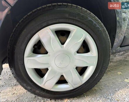 Черный Дачия Сандеро, объемом двигателя 1.2 л и пробегом 180 тыс. км за 4900 $, фото 14 на Automoto.ua