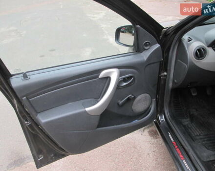 Черный Дачия Сандеро, объемом двигателя 1.6 л и пробегом 220 тыс. км за 4950 $, фото 12 на Automoto.ua
