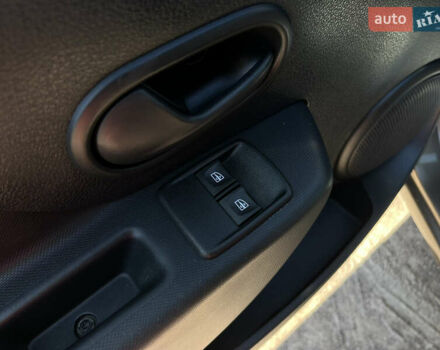 Коричневый Дачия Сандеро, объемом двигателя 0.9 л и пробегом 45 тыс. км за 7300 $, фото 24 на Automoto.ua