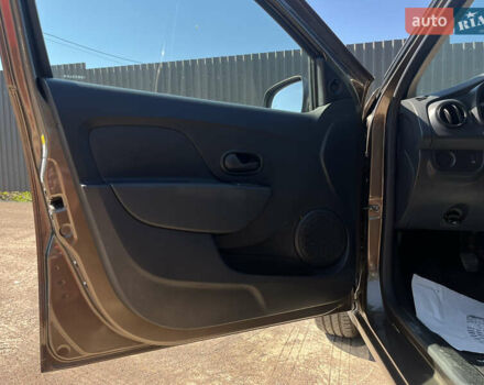 Коричневый Дачия Сандеро, объемом двигателя 0.9 л и пробегом 45 тыс. км за 7300 $, фото 8 на Automoto.ua