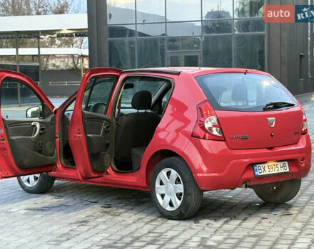 Дачія Sandero 2008 у Каменце-Подольском на Automoto.ua Червоний Дачія Sandero, об'ємом двигуна 1.39 л та пробігом 175 тис. км за 3850 $, фото 6 на Automoto.ua