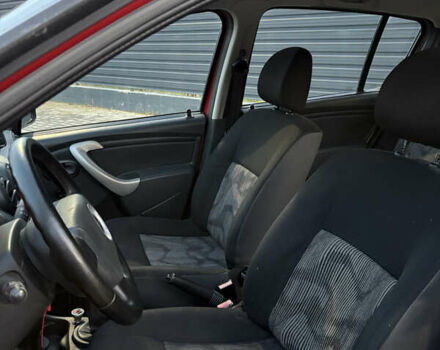 Дачія Sandero 2008 у Каменце-Подольском на Automoto.ua Червоний Дачія Sandero, об'ємом двигуна 1.39 л та пробігом 175 тис. км за 3850 $, фото 8 на Automoto.ua
