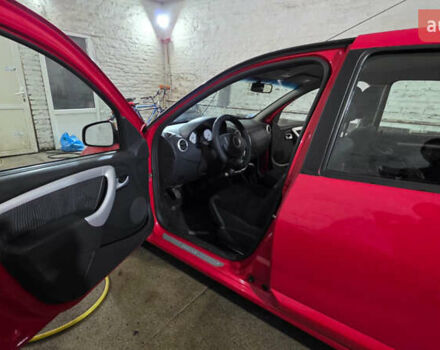 Красный Дачия Сандеро, объемом двигателя 1.39 л и пробегом 176 тыс. км за 5500 $, фото 2 на Automoto.ua