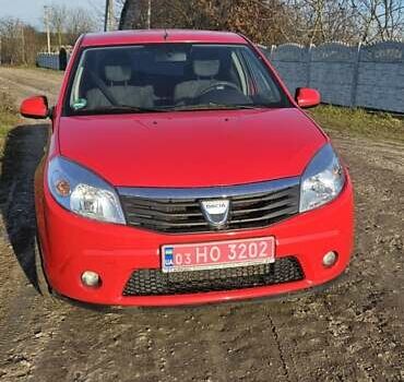 Красный Дачия Сандеро, объемом двигателя 1.4 л и пробегом 206 тыс. км за 4300 $, фото 1 на Automoto.ua