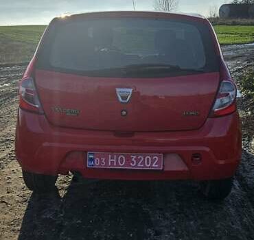 Красный Дачия Сандеро, объемом двигателя 1.4 л и пробегом 206 тыс. км за 4300 $, фото 2 на Automoto.ua